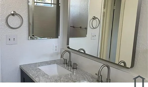 15423 Larch Ave — Photo 10