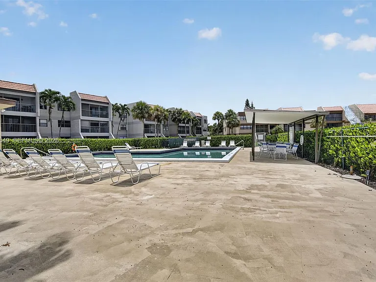 220 Lakeview Dr #210 — Photo 33