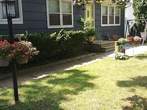 2nd image of 816 Brookside Dr