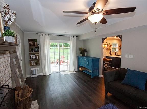 3rd image of 6905 Pin Oak Ct
