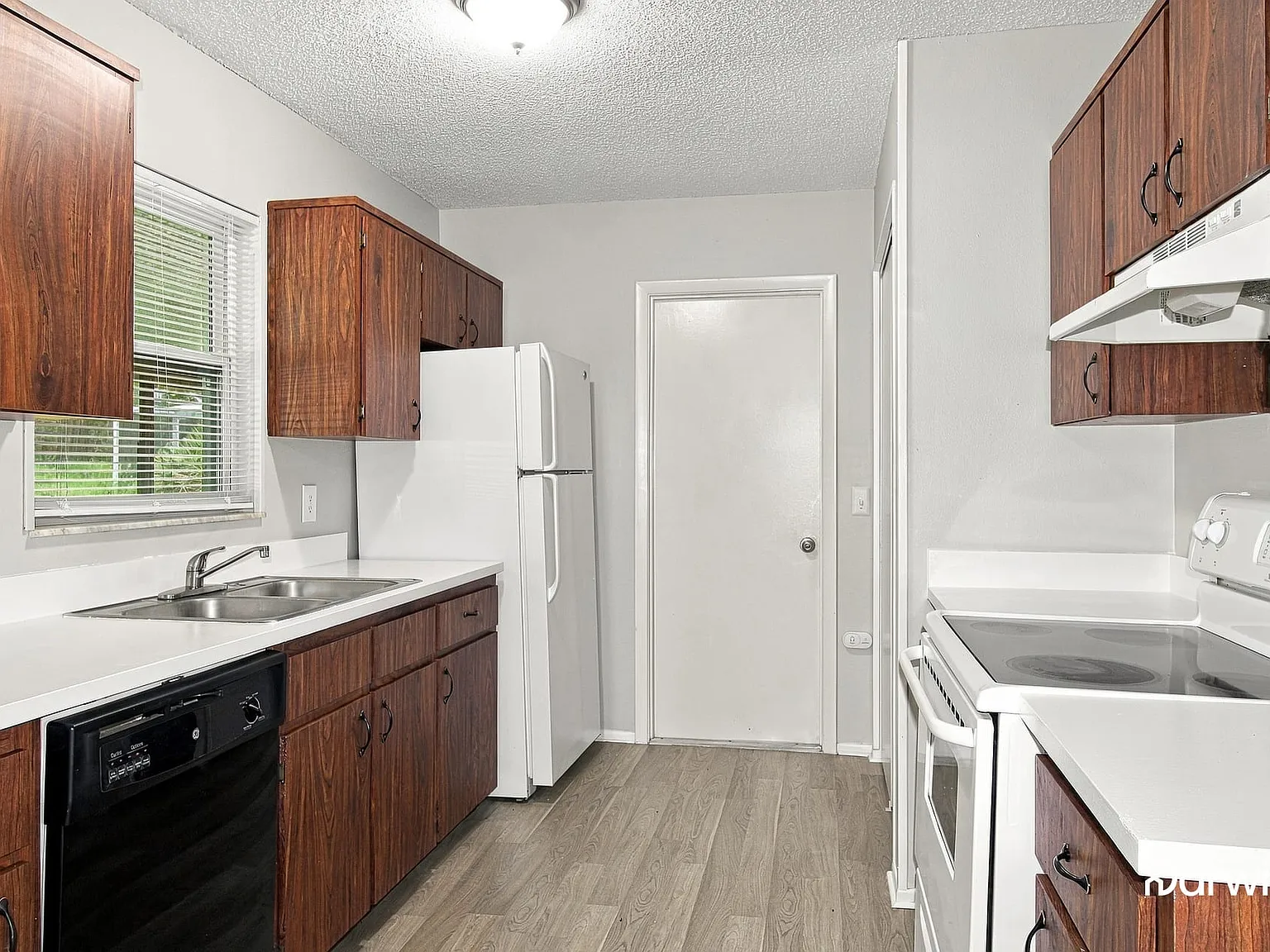 3 bed, 2.0 bath, 1114 sqft, $1,950 — Photo 4