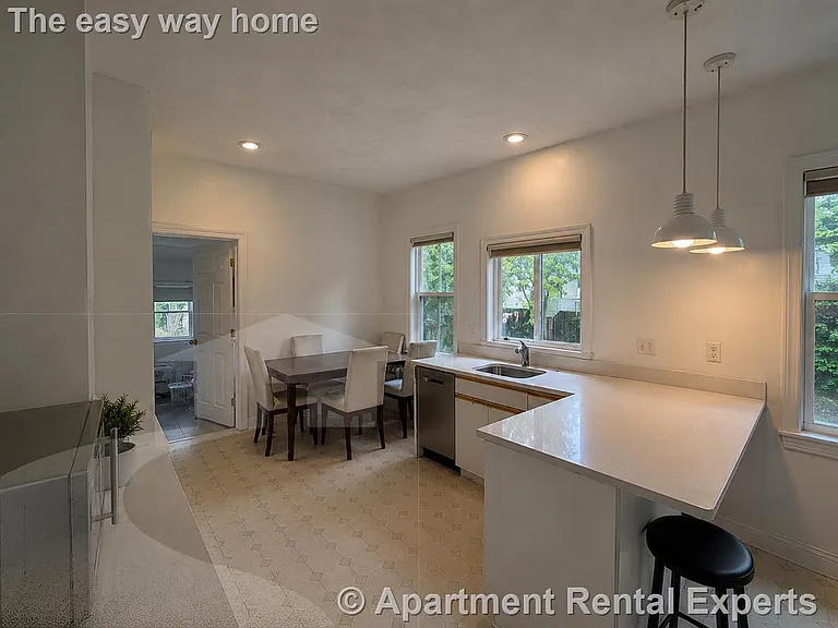 35 College Ave — Photo 2