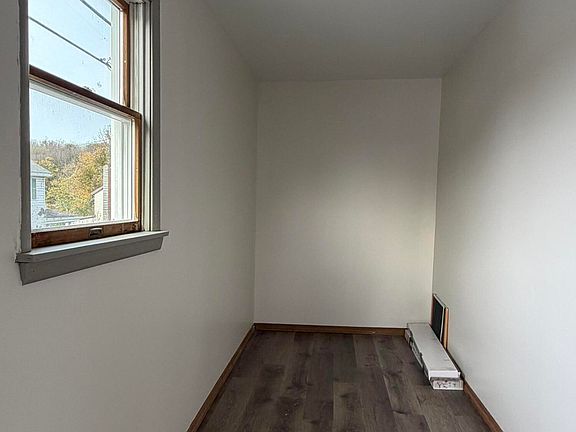 4th image of 142 Walnut St