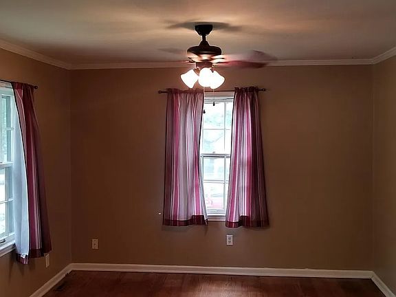 4th image of 4920 Rosewood Dr