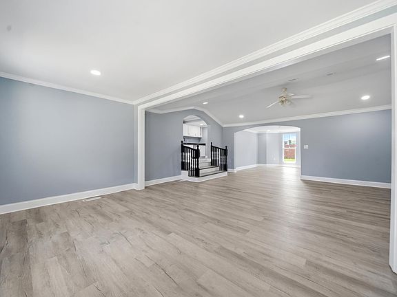 5th image of 315 Sandy Springs Ln