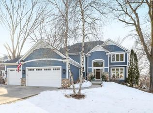 2795 Casco Point Rd, Wayzata, MN 55391
