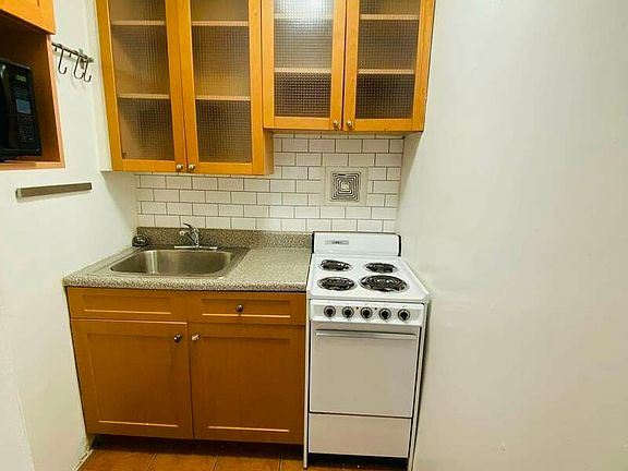 4th image of 878 Lexington Ave #2