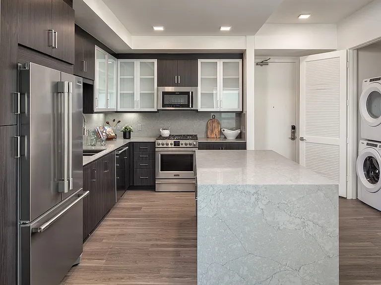 Kitchen | Penthouse B FOUR