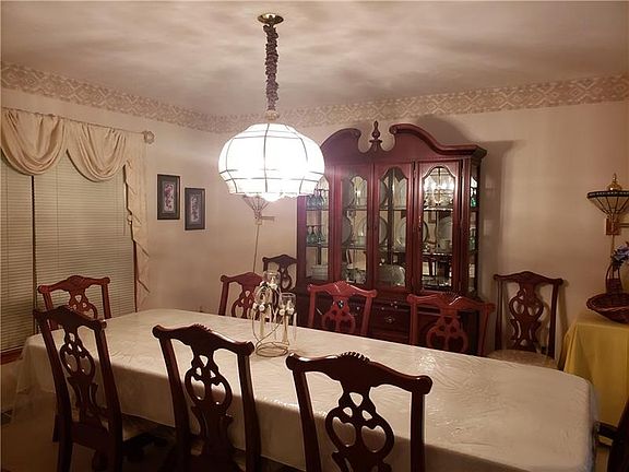 5th image of 301 Christine Dr