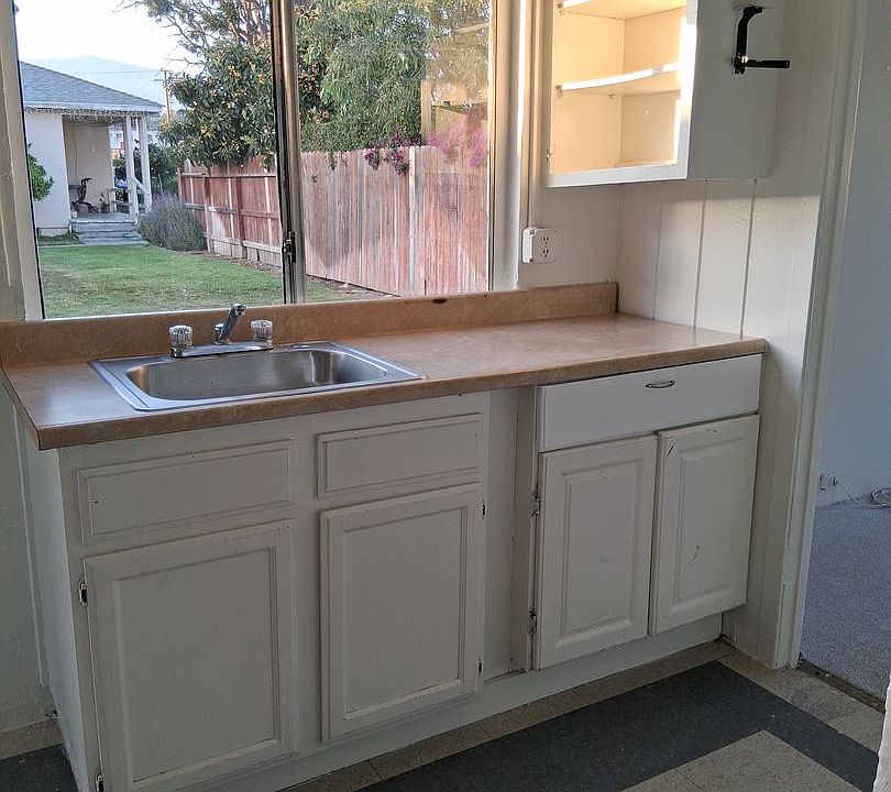 2nd image of 230 S 8th St