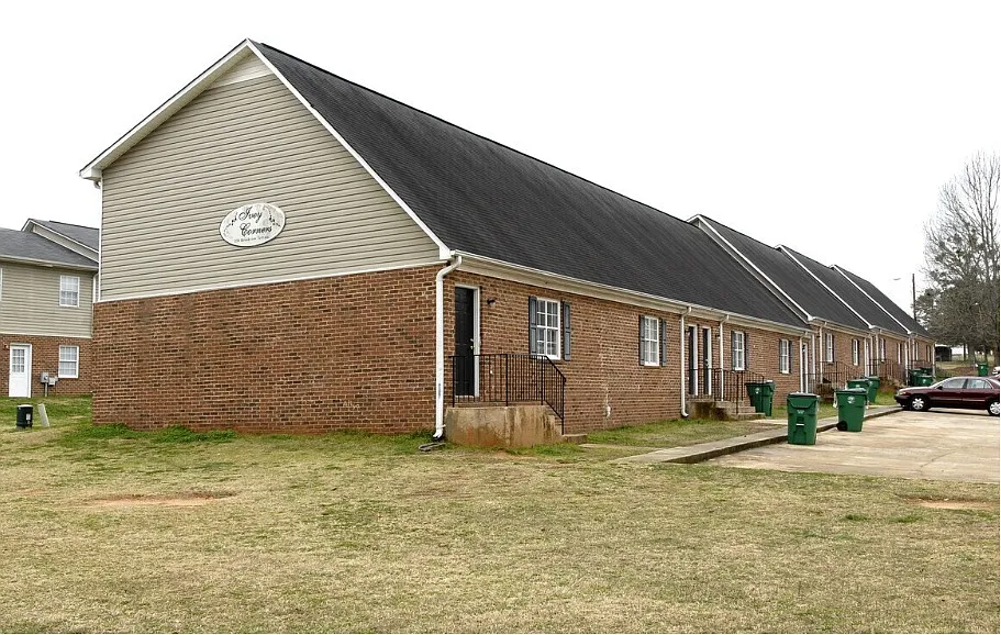 Building Photo - Ivey Corners