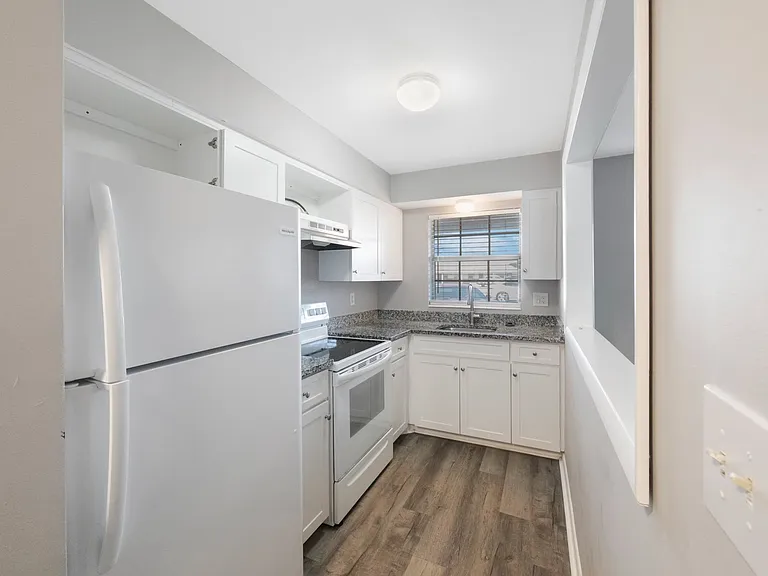 801 60th St N #105 — Photo 5