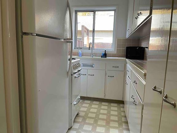 5th image of 1452 El Camino Real APT 4