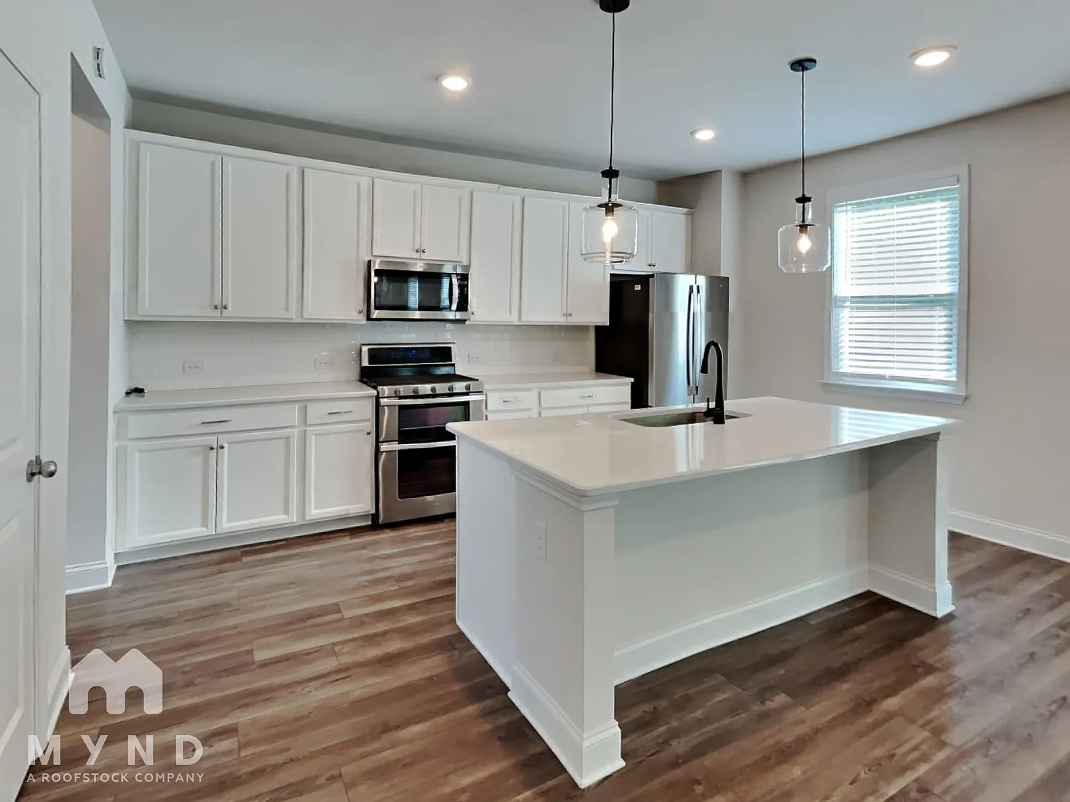 5 bed, 3.0 bath, 2802 sqft, $2,575 — Photo 1