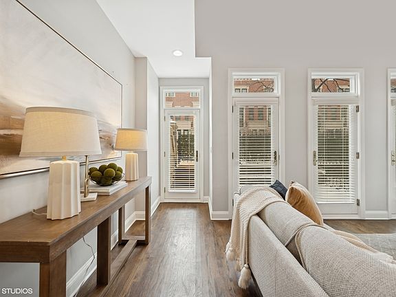 3rd image of 2017 N Lincoln Ave Unit I