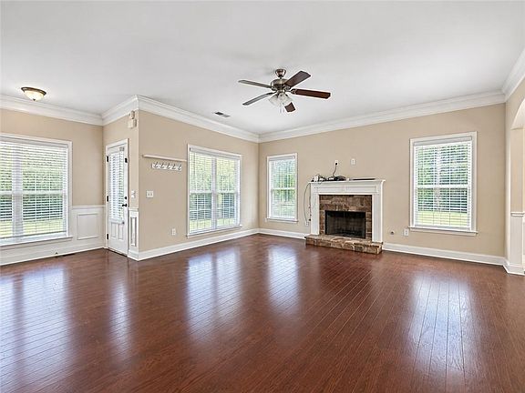 5th image of 4025 Hunters Walk Way