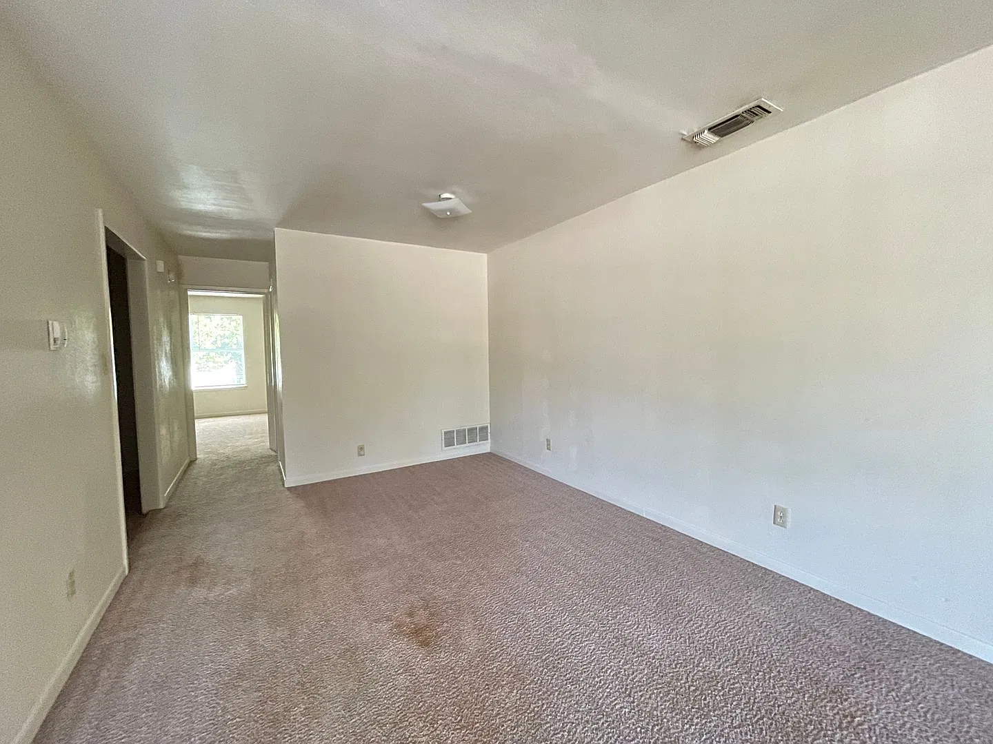 201 W Lincoln — Photo 4