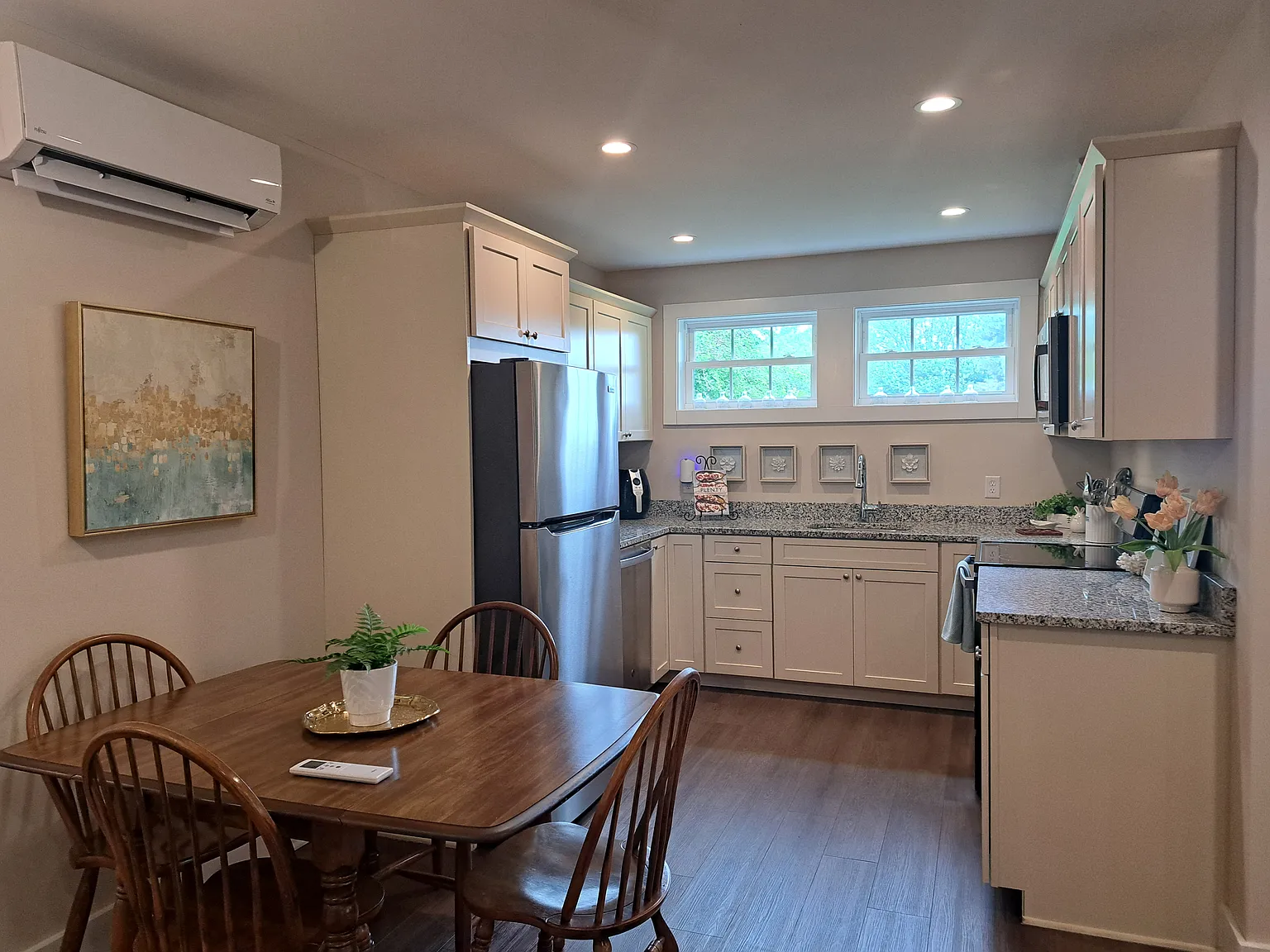 Studio, 1000 sqft, $2,100 — Photo 3