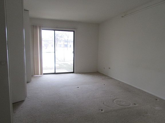 5th image of 1065 N Sterling Ave Unit 111