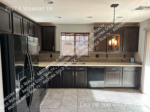 5th image of 2527 E Vermont Dr