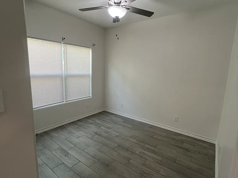 1009 W Cano St #2 — Photo 3