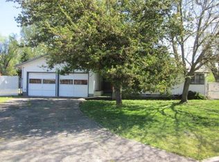 205 Holiday Ln, Central Pt, OR 97502