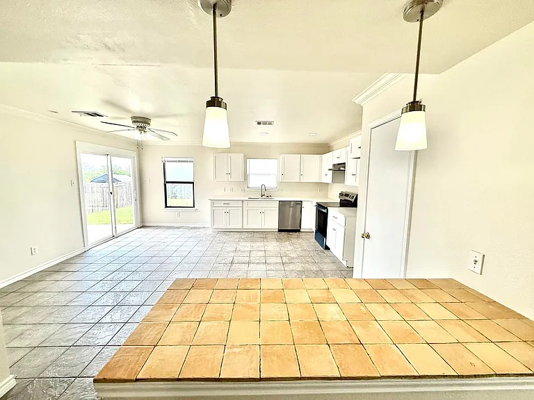 13229 Coomes Dr — Photo 7