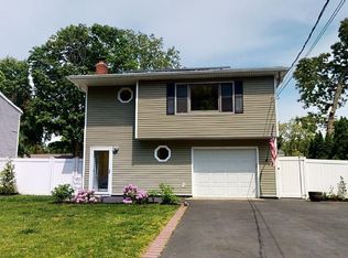 91 Craft Rd, Centereach, NY 11720