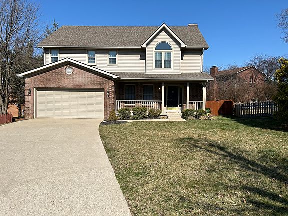 3rd image of 832 Broadmoor Cir