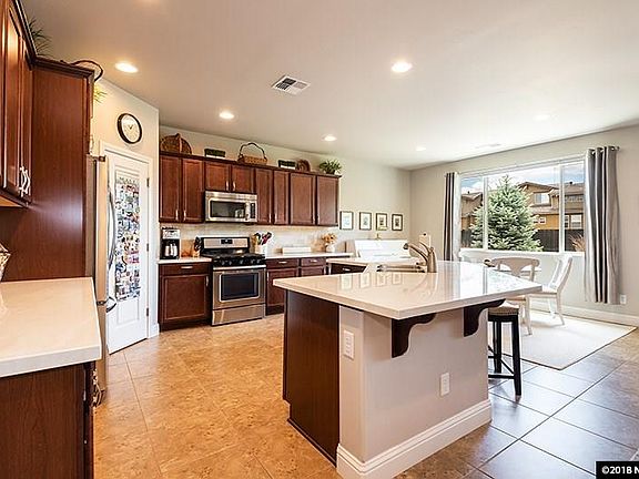 4th image of 901 Silver Coyote Dr
