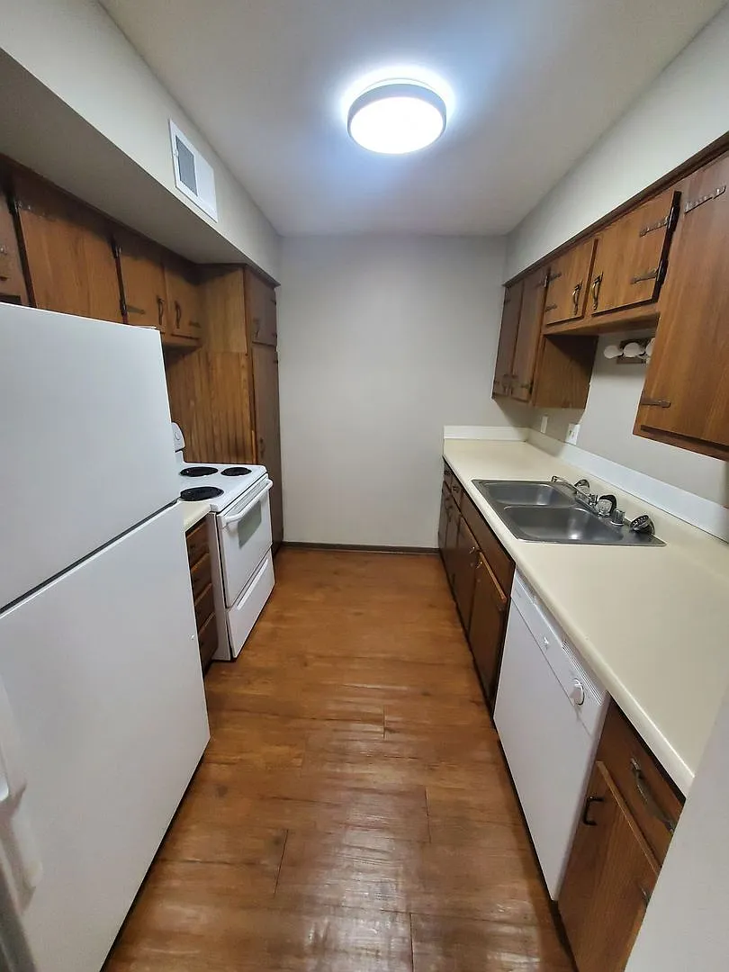7625 W Donna Ct - 8 Unit — Photo 4