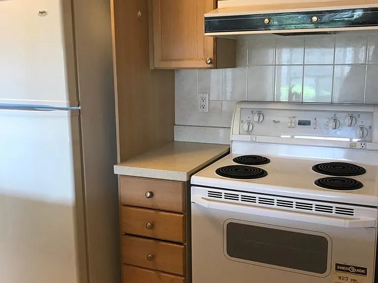 887 Bay St #1009 — Photo 5