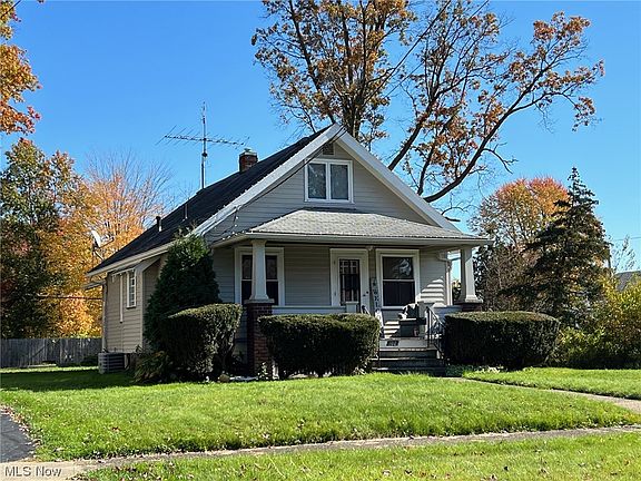 2nd image of 168 Willard Ave NE