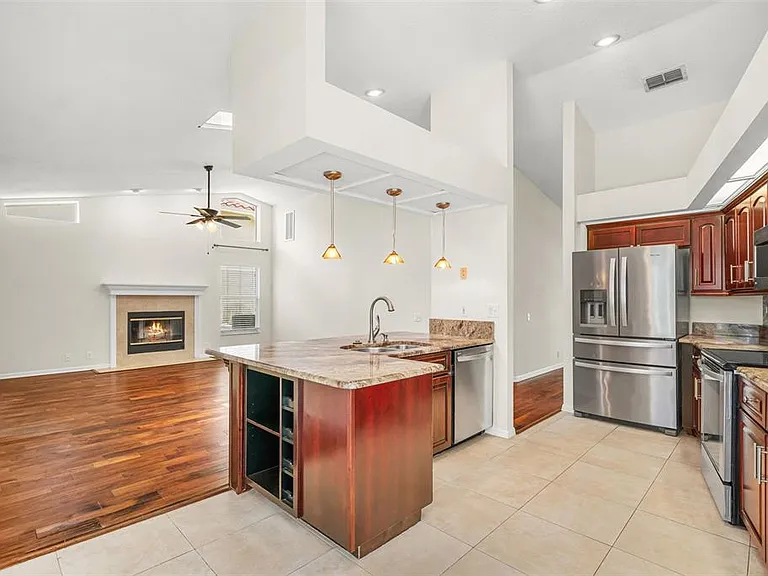 1115 Hounds Run — Photo 4