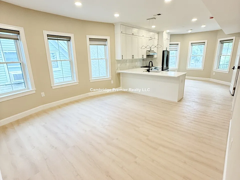 231 Highland Ave #4