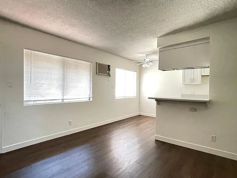 2412 W Grand Ave #BB — Photo 8