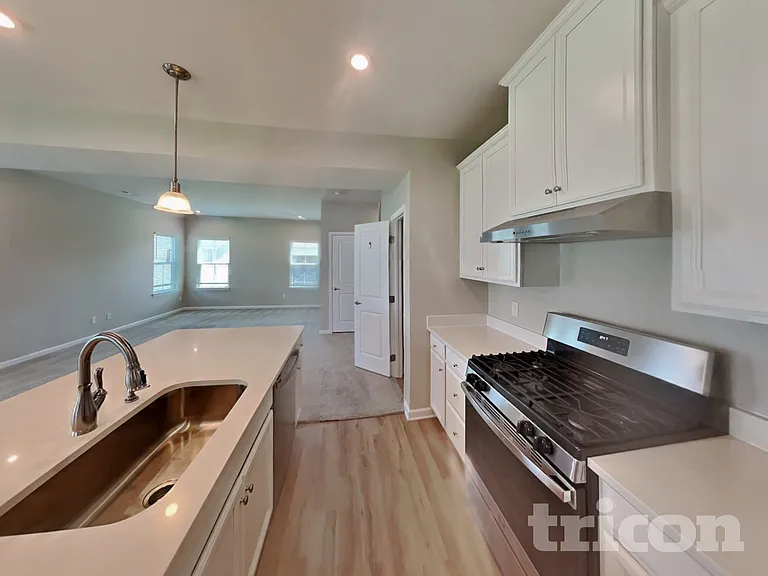 833 Dean Dr — Photo 5