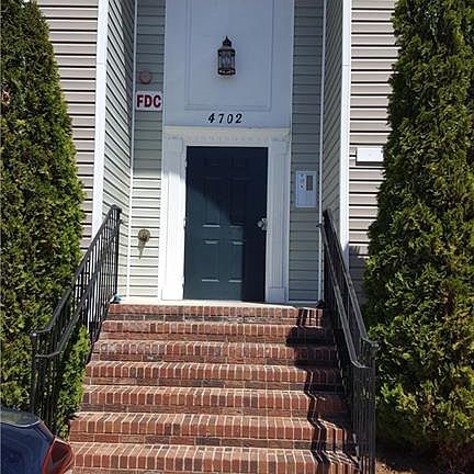 3rd image of 4702 Pennoak Ln APT D