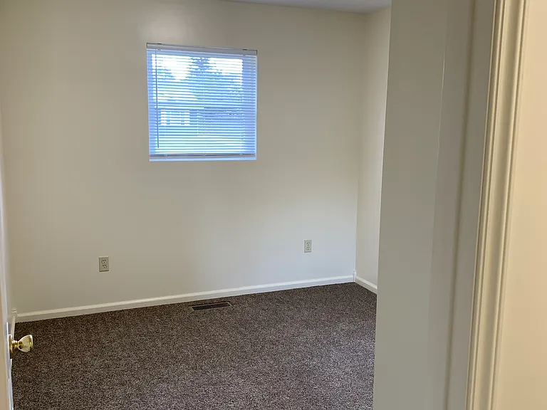 450 Lawrence St — Photo 16