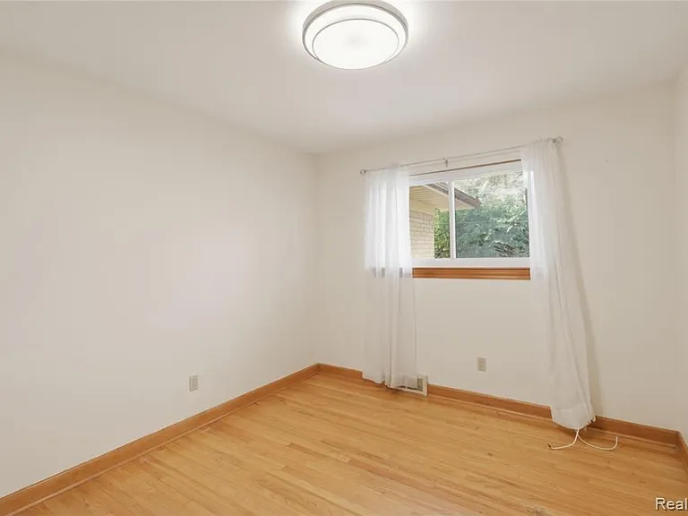3125 Hedge Dr — Photo 12