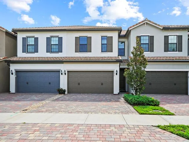 3 bed, 2.5 bath, $3,600 — Photo 1