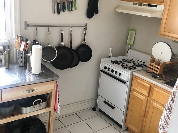 3rd image of 1331 Snyder Ave #3R