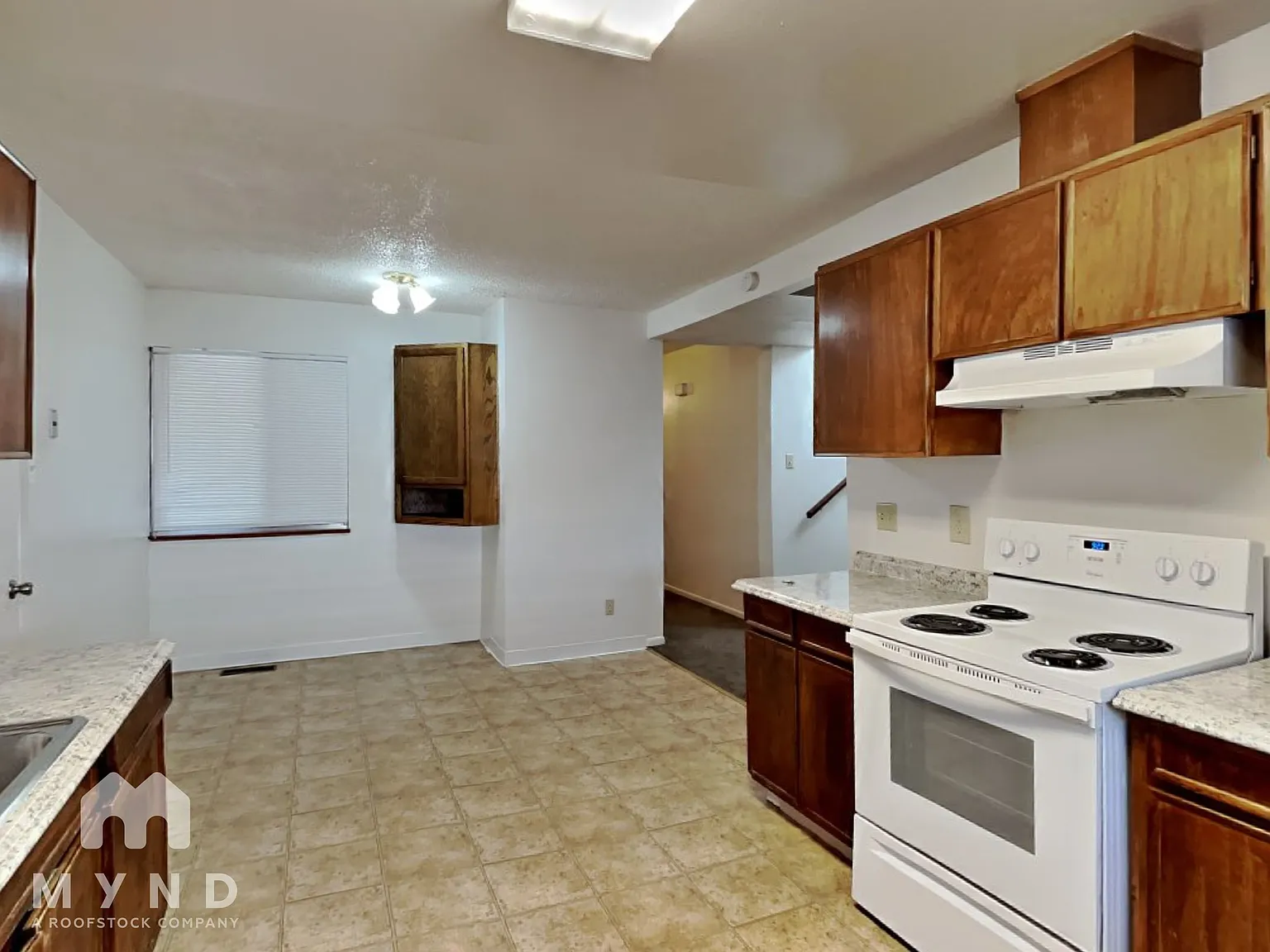 3 bed, 2.0 bath, 1955 sqft, $2,469 — Photo 3