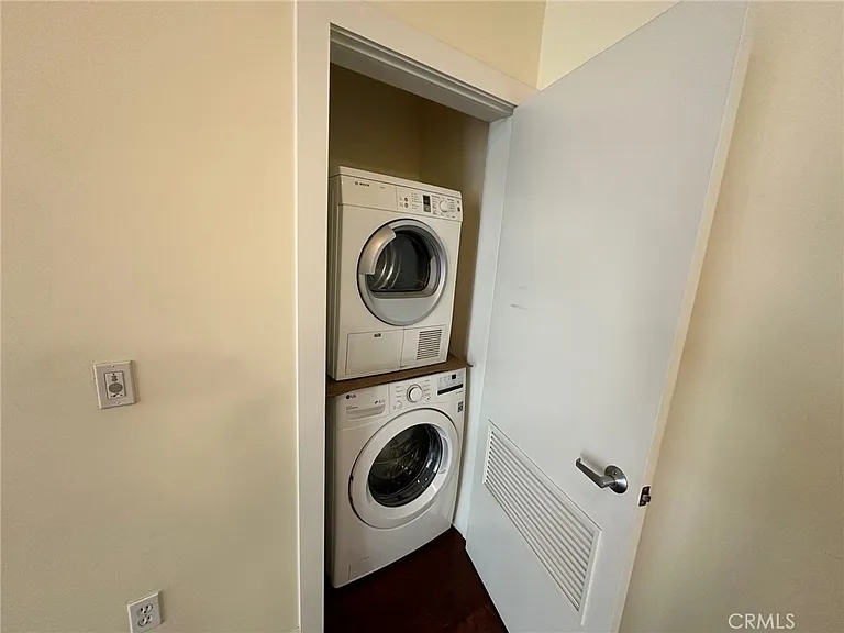 238 S Arroyo Pkwy #213 — Photo 15