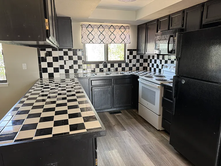 2064 Turner Ct — Photo 3