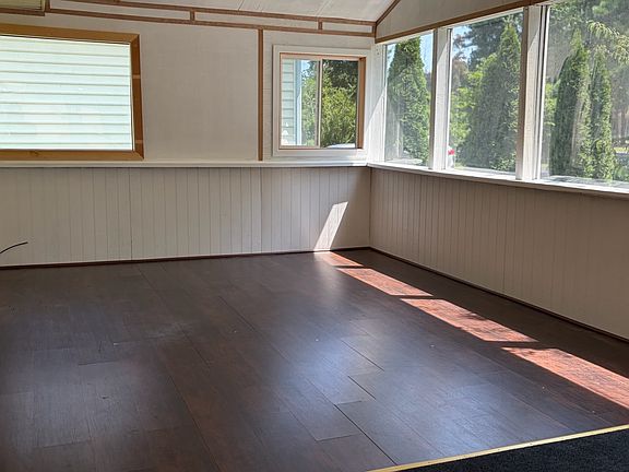 4th image of 32655 Cedar Dr