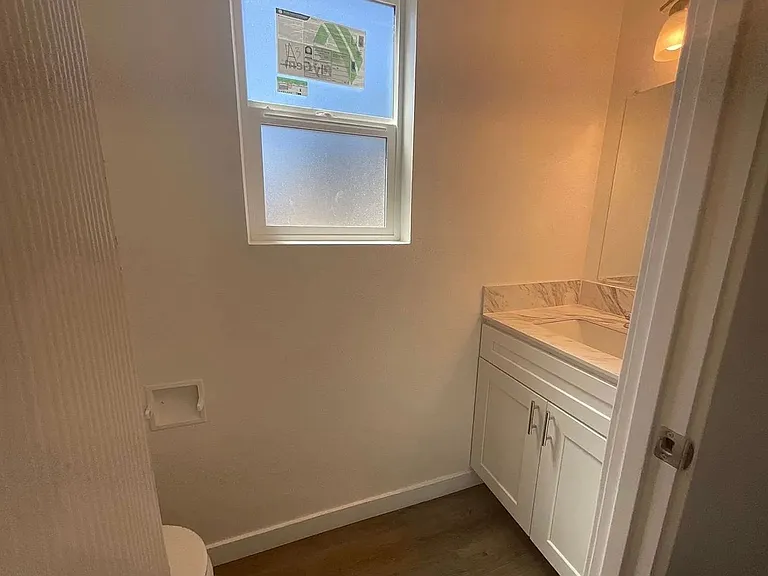 2161 Eastview Pl — Photo 11