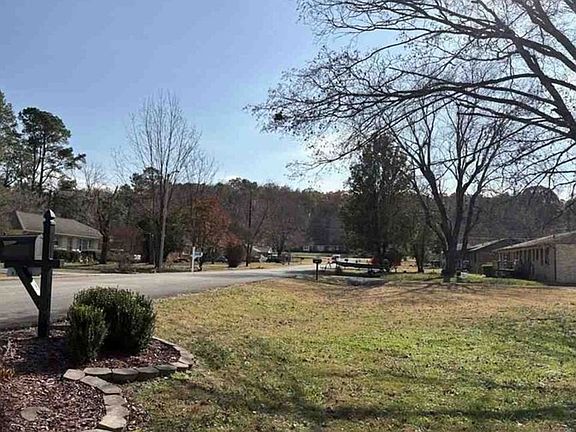 Exterior Neighborhood (street photo)