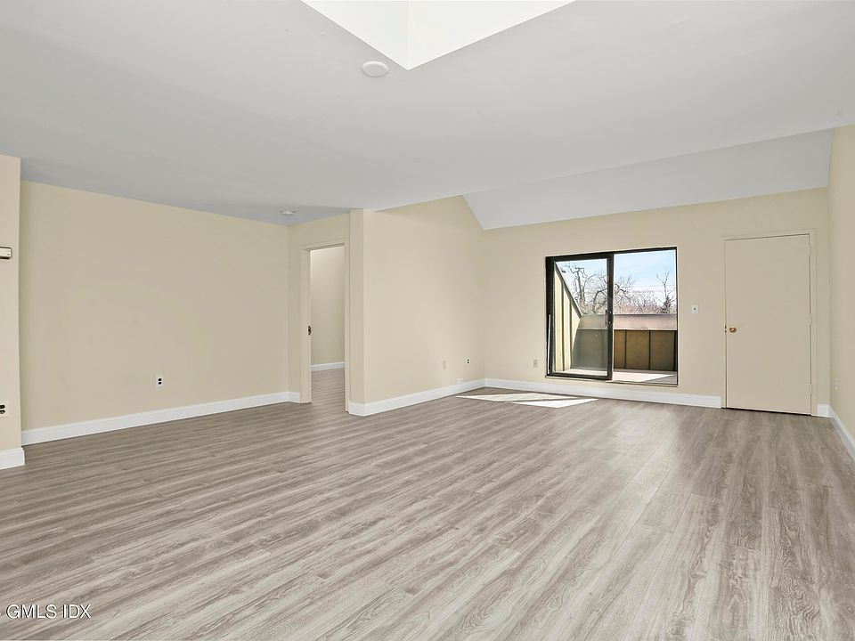 Living Room/ Dining Room