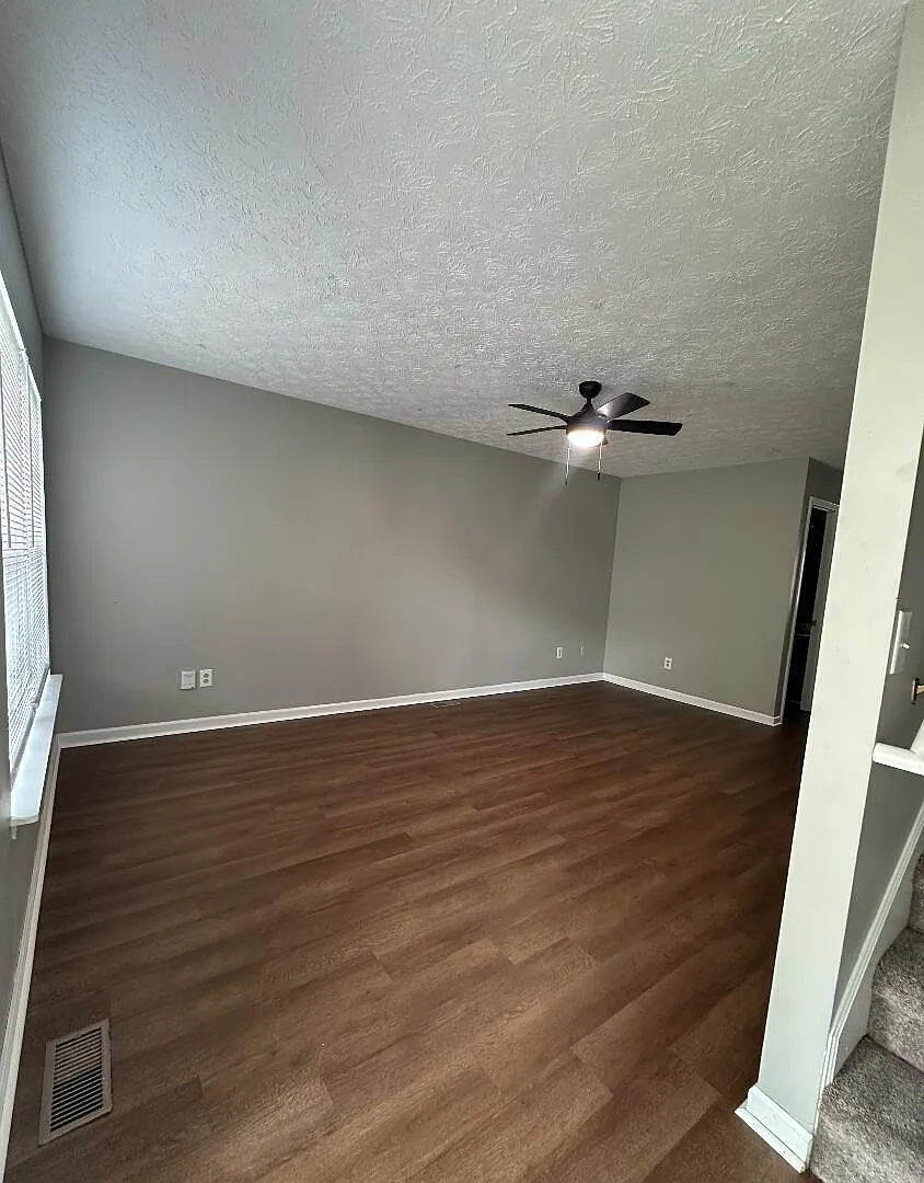 2 bed, 2.5 bath, 1088 sqft, $1,600 — Photo 2